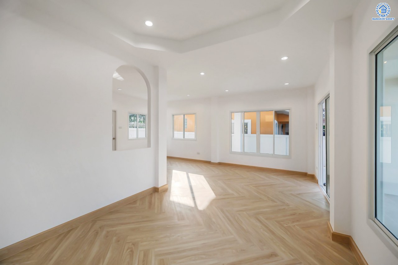 บ้านมือสองตกแต่งใหม่ โครงการ ประดับดาว5-6 ท่าอิฐ ตกแต่งครบครัน พร้อมอยู่ บนเนื้อที่ 52.8 ตร.ว. พื้นที่ใช้สอย 104.5 ตร.ม.  พร้อมฟังก์ชัน 3 ห้องนอน 2 ห้องน้ำ จอดรถได้ 1 คัน พื้นที่ใช้สอยกว้างขวาง บนทำเลที่ดีที่สุด เชื่อมต่อได้หลายเส้นทาง ใกล้รถไฟฟ้าสายสีม่วง "สถานีบางรักน้อยท่าอิฐ"